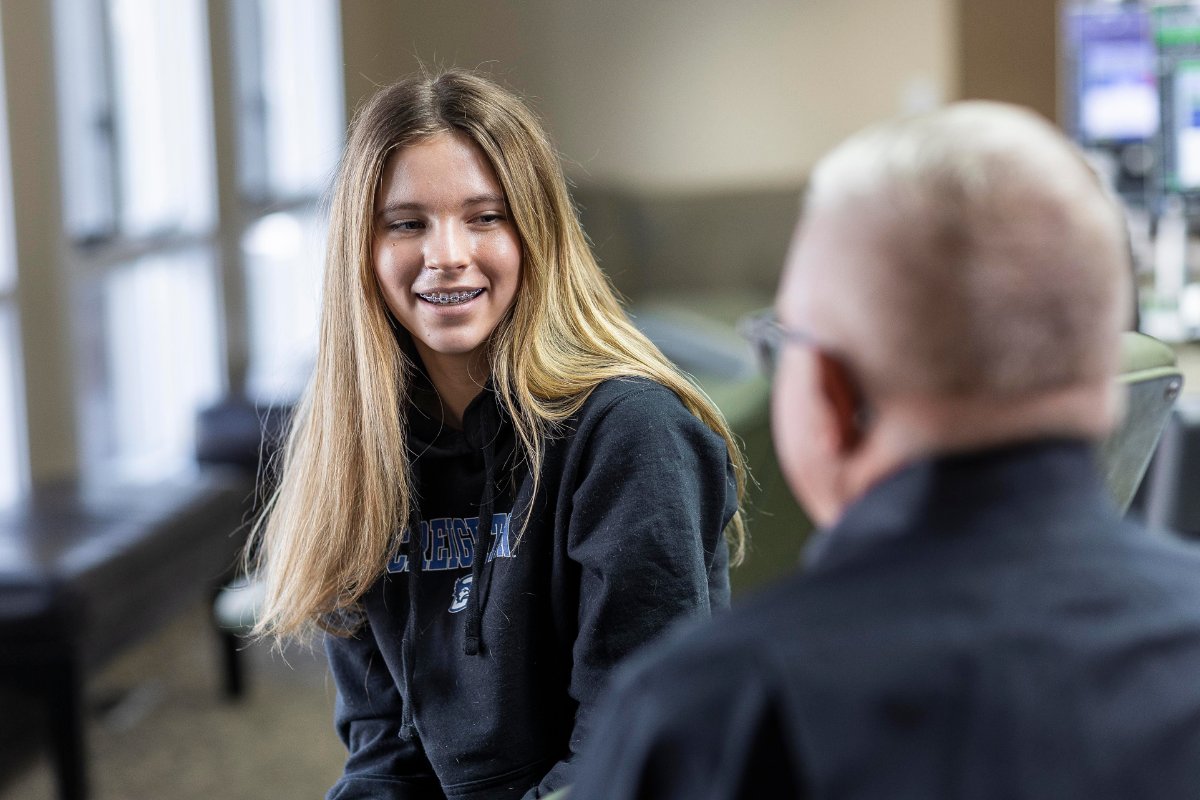 expert-orthodontic-treatment-near-bennett-colorado Young girl smiling with braces at Kohrs Orthodontics in Bennett, Colorado receiving expert, top-rated orthodontic care.