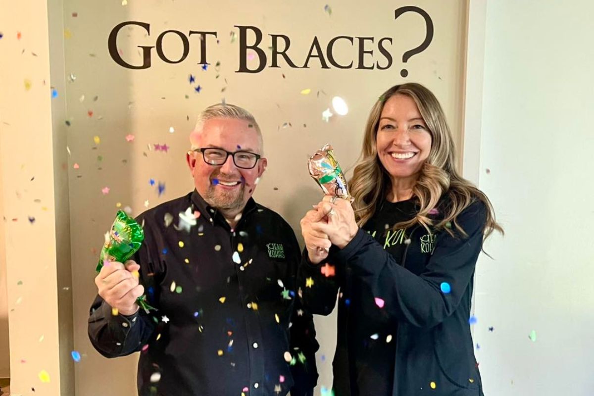 five-star-patient-testimonials-kohrs-orthodontics Kohrs Orthodontics team celebrating a happy braces patient testimonial in Aurora, Bennett, and Strasburg, CO with top-rated, expert orthodontic care