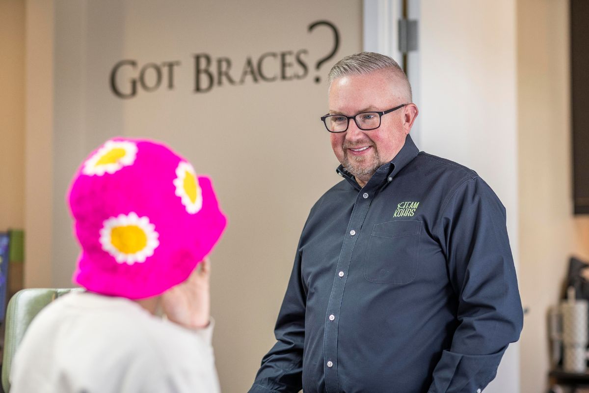 top-rated-early-orthodontics-metro-denver Orthodontist meeting with a child for early orthodontic evaluation at Kohrs Orthodontics in Aurora, Bennett, and Strasburg, CO, offering expert, top-rated pediatric orthodontic care